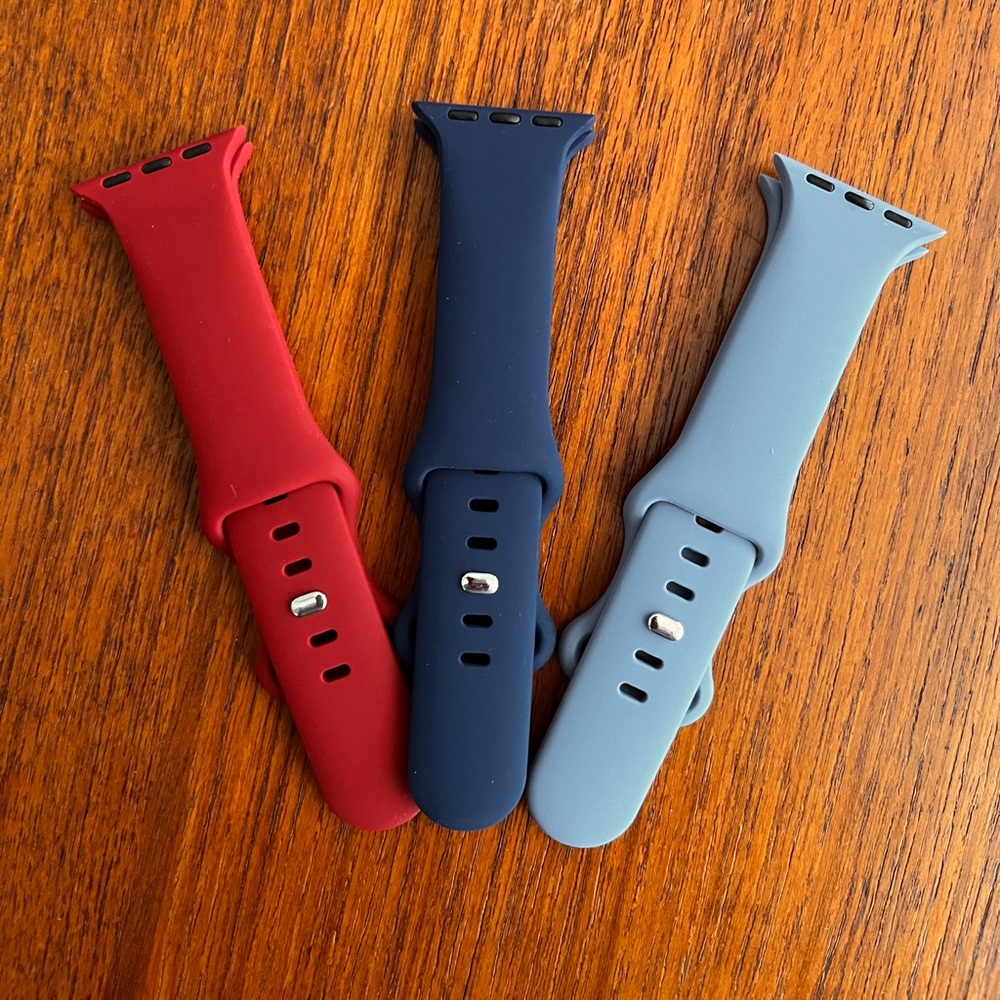 Apple Watch Bands in Vibrant Red, Classic Navy, and Soft Gray
38mm-42mm